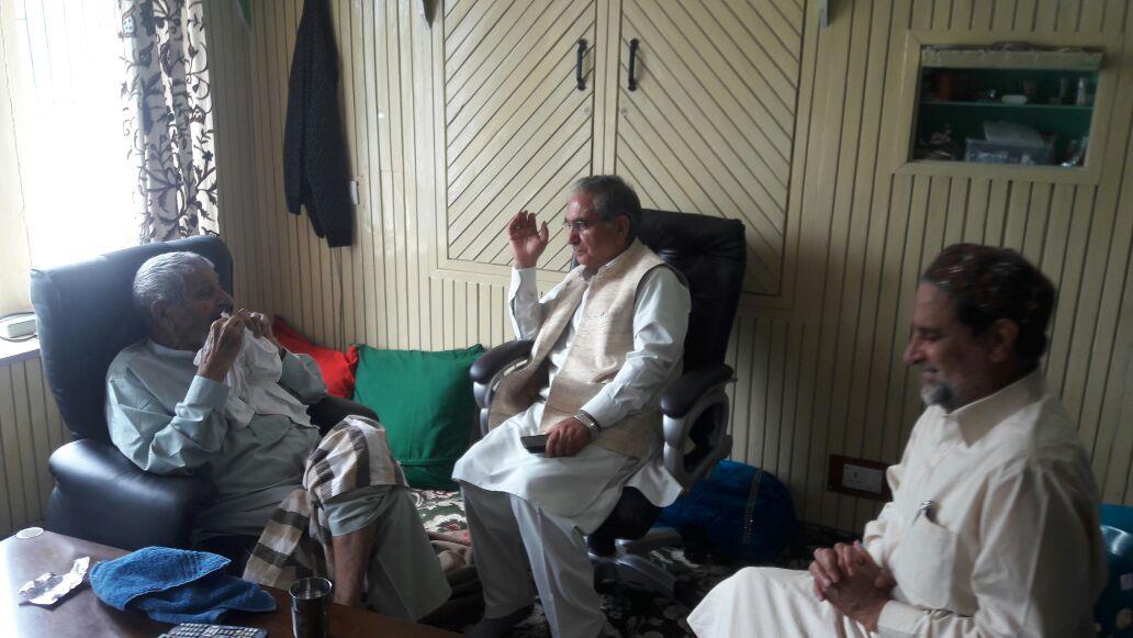 G H Mir visits Mian Bashir’s residence
